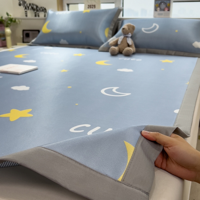 91家纺网 家纺一手货源 找家纺 丝羽坊 2026新款小版印花碳光冰丝凉席平铺款 星光灿烂