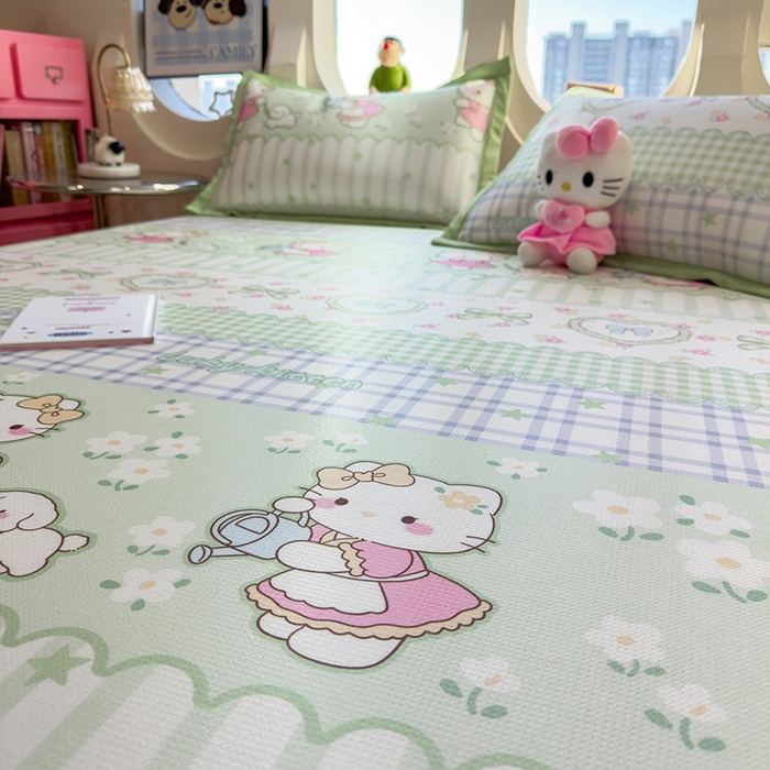 91家纺网 家纺一手货源 找家纺 丝羽坊 2026新款小版印花碳光冰丝凉席平铺款 春日猫记