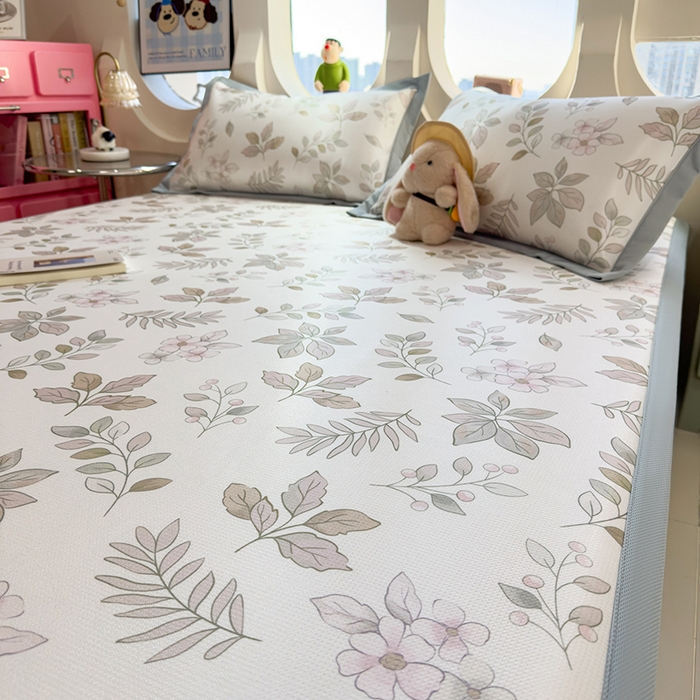 91家纺网 家纺一手货源 找家纺 丝羽坊 2026新款小版印花碳光冰丝凉席平铺款 叶伴繁花