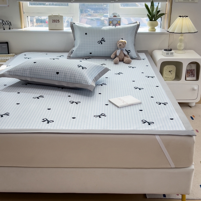 91家纺网 家纺一手货源 找家纺 丝羽坊 2026新款小版印花碳光冰丝凉席平铺款 黑蝴蝶