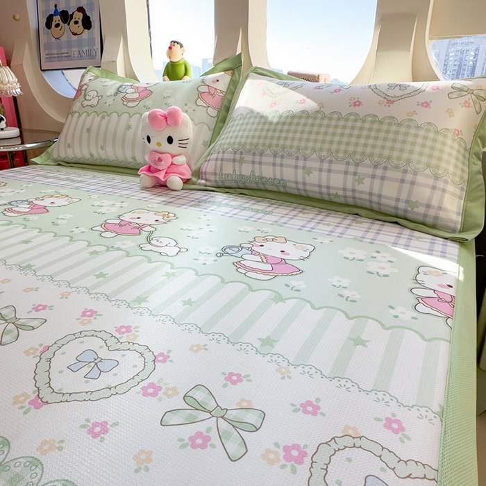 91家纺网 家纺一手货源 找家纺 丝羽坊 2026新款小版印花碳光冰丝凉席平铺款 春日猫记