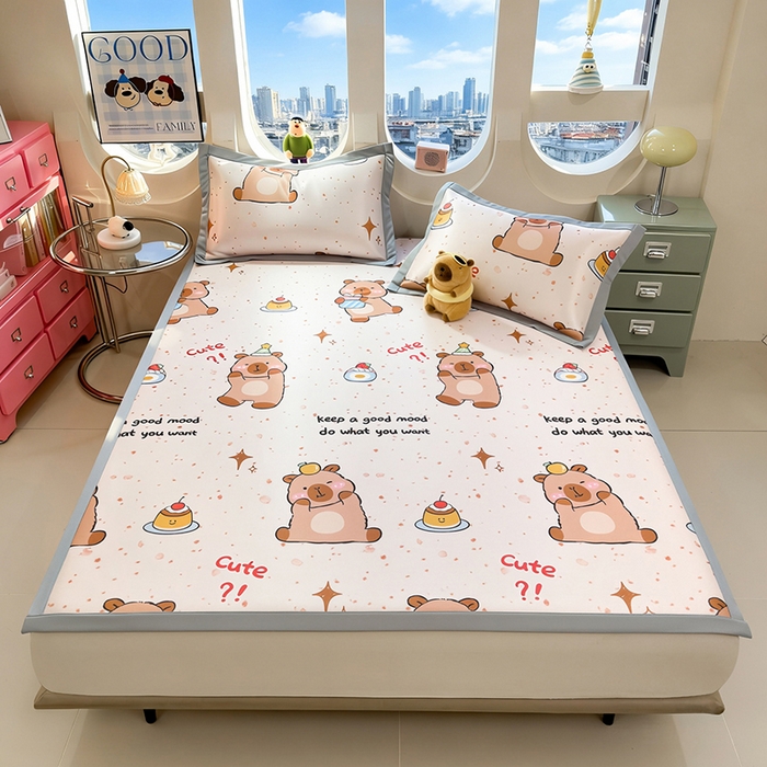 91家纺网 家纺一手货源 找家纺 丝羽坊 2026新款小版印花碳光冰丝凉席平铺款 卡皮元气