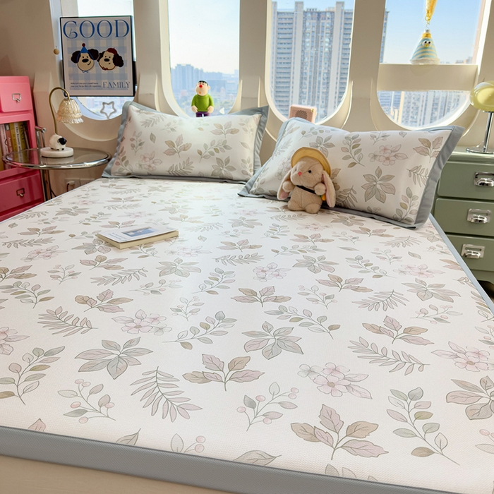 91家纺网 家纺一手货源 找家纺 丝羽坊 2026新款小版印花碳光冰丝凉席平铺款 叶伴繁花