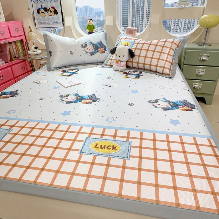 91家纺网 家纺一手货源 找家纺 丝羽坊 2026新款小版印花碳光冰丝凉席平铺款 幸运企鹅