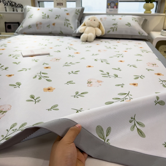 91家纺网 家纺一手货源 找家纺 丝羽坊 2026新款小版印花碳光冰丝凉席平铺款 绿叶