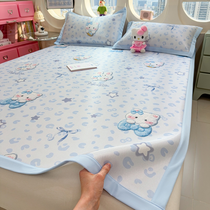 91家纺网 家纺一手货源 找家纺 丝羽坊 2026新款小版印花碳光冰丝凉席平铺款 兔猫集