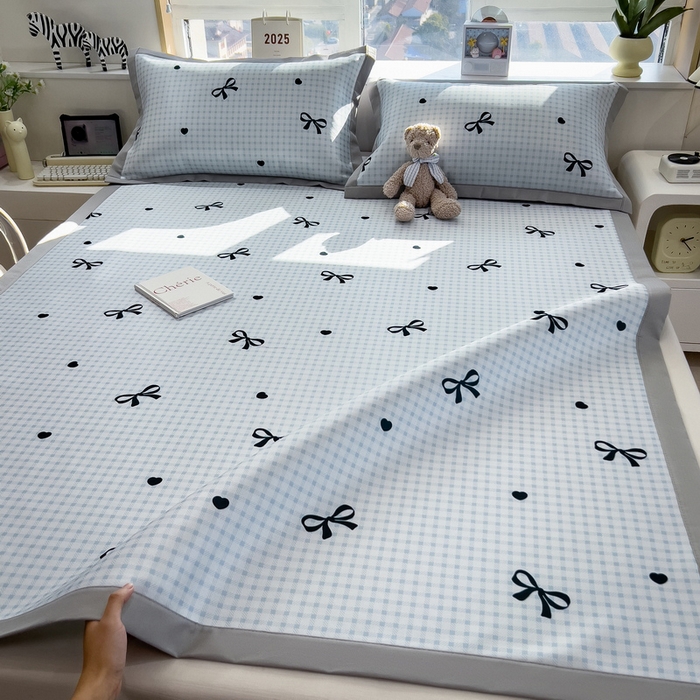 91家纺网 家纺一手货源 找家纺 丝羽坊 2026新款小版印花碳光冰丝凉席平铺款 黑蝴蝶