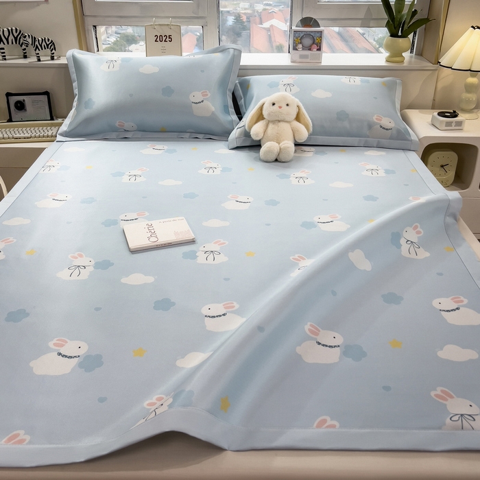 91家纺网 家纺一手货源 找家纺 丝羽坊 2026新款小版印花碳光冰丝凉席平铺款 兔宝