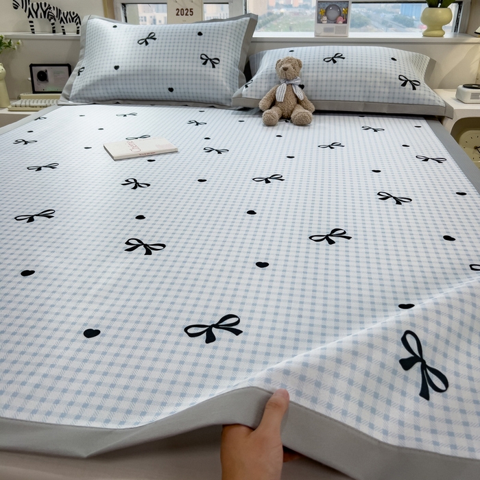 91家纺网 家纺一手货源 找家纺 丝羽坊 2026新款小版印花碳光冰丝凉席平铺款 黑蝴蝶