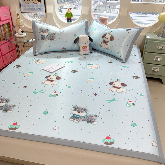 91家纺网 家纺一手货源 找家纺 丝羽坊 2026新款小版印花碳光冰丝凉席平铺款 小犬时光