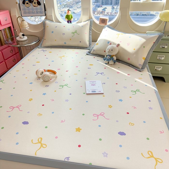 91家纺网 家纺一手货源 找家纺 丝羽坊 2026新款小版印花碳光冰丝凉席平铺款 彩色心愿