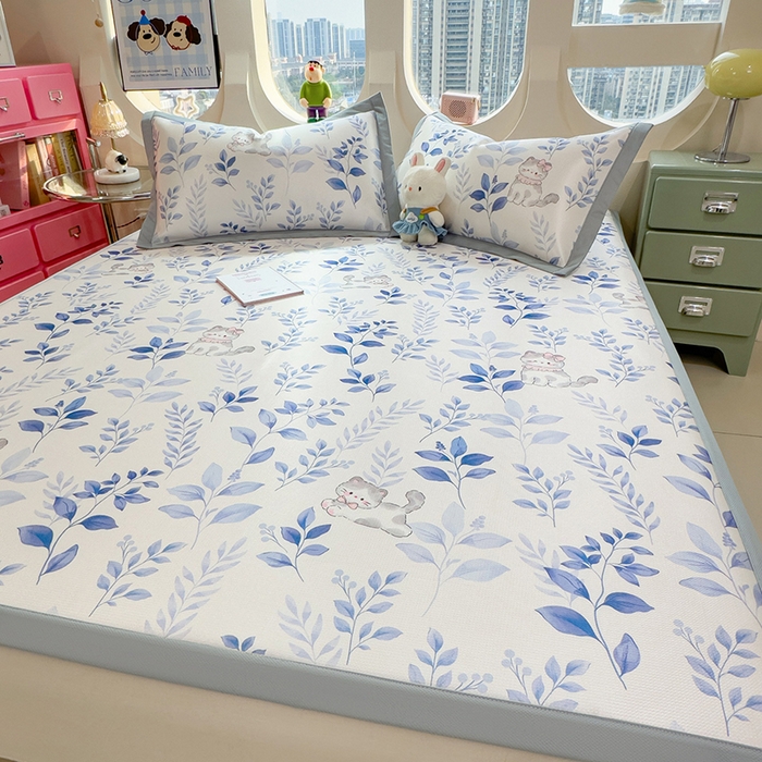 91家纺网 家纺一手货源 找家纺 丝羽坊 2026新款小版印花碳光冰丝凉席平铺款 云漫花絮