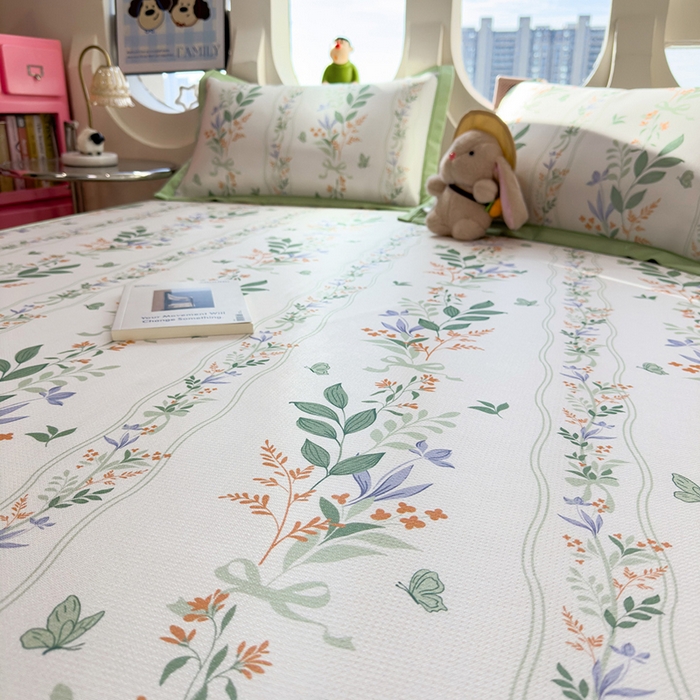 91家纺网 家纺一手货源 找家纺 丝羽坊 2026新款小版印花碳光冰丝凉席平铺款 叶语