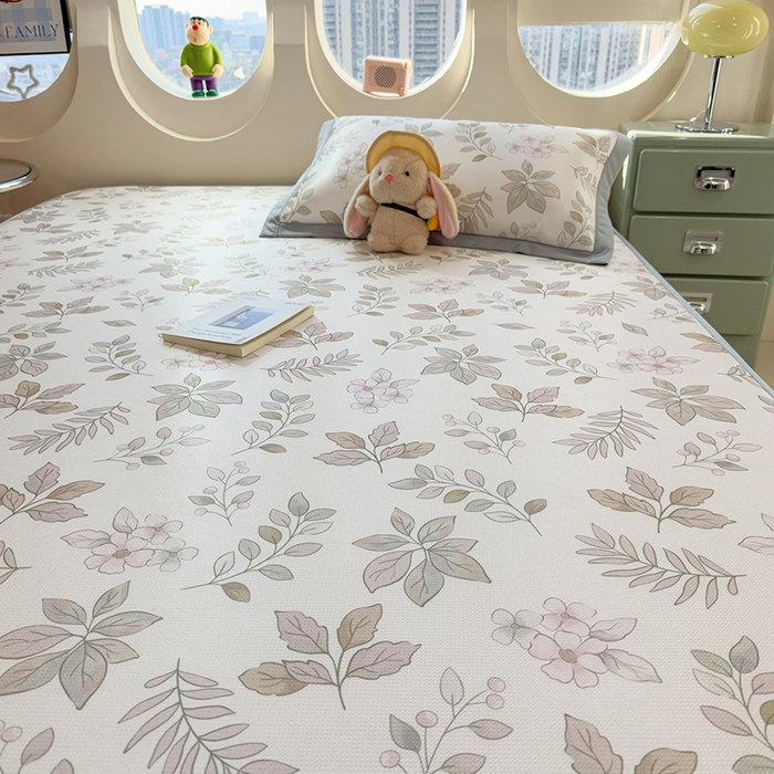 91家纺网 家纺一手货源 找家纺 丝羽坊 2026新款小版印花碳光冰丝凉席平铺款 叶伴繁花