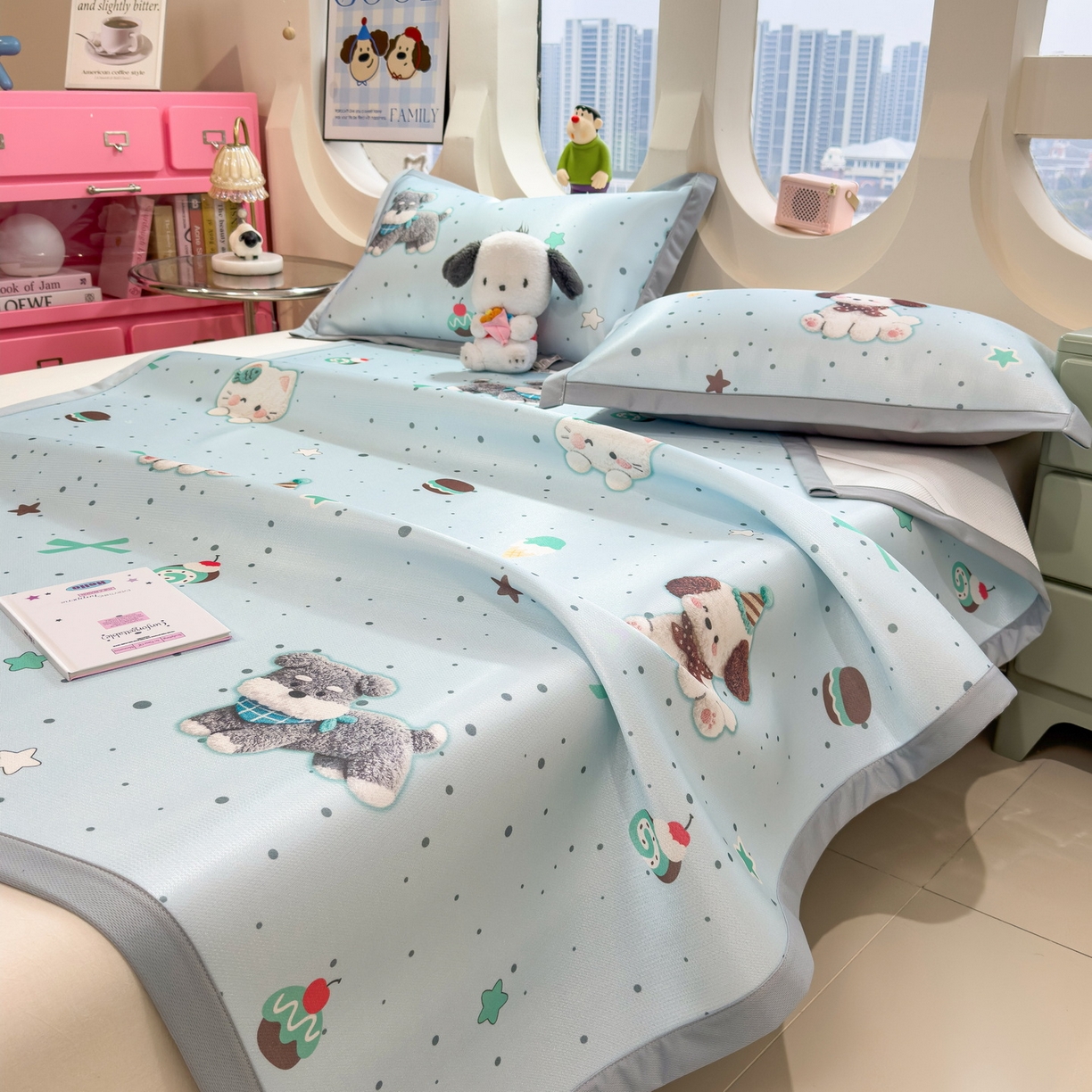 91家纺网 家纺一手货源 找家纺 丝羽坊 2026新款小版印花碳光冰丝凉席平铺款 小犬时光