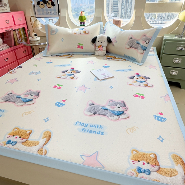 91家纺网 家纺一手货源 找家纺 丝羽坊 2026新款小版印花碳光冰丝凉席平铺款 萌宠甜心