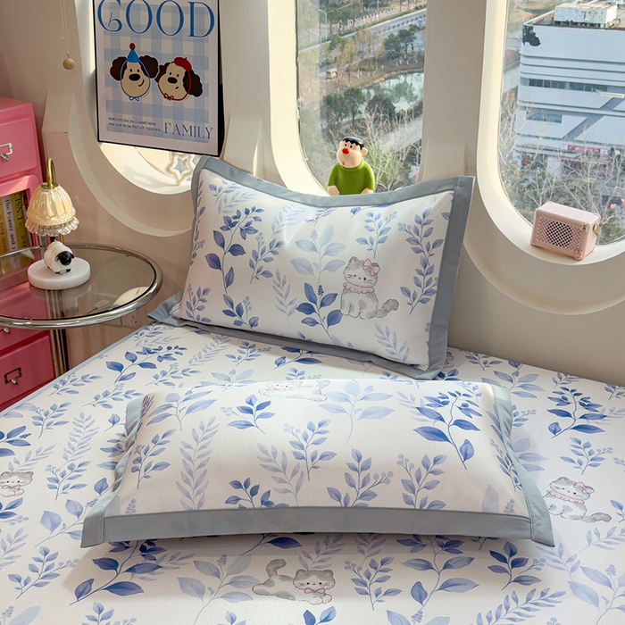 91家纺网 家纺一手货源 找家纺 丝羽坊 2026新款小版印花碳光冰丝凉席平铺款 云漫花絮