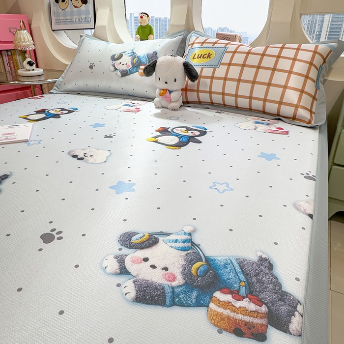 91家纺网 家纺一手货源 找家纺 丝羽坊 2026新款小版印花碳光冰丝凉席平铺款 幸运企鹅