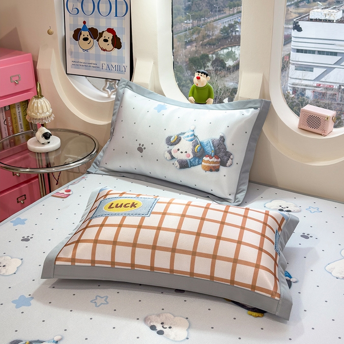 91家纺网 家纺一手货源 找家纺 丝羽坊 2026新款小版印花碳光冰丝凉席平铺款 幸运企鹅