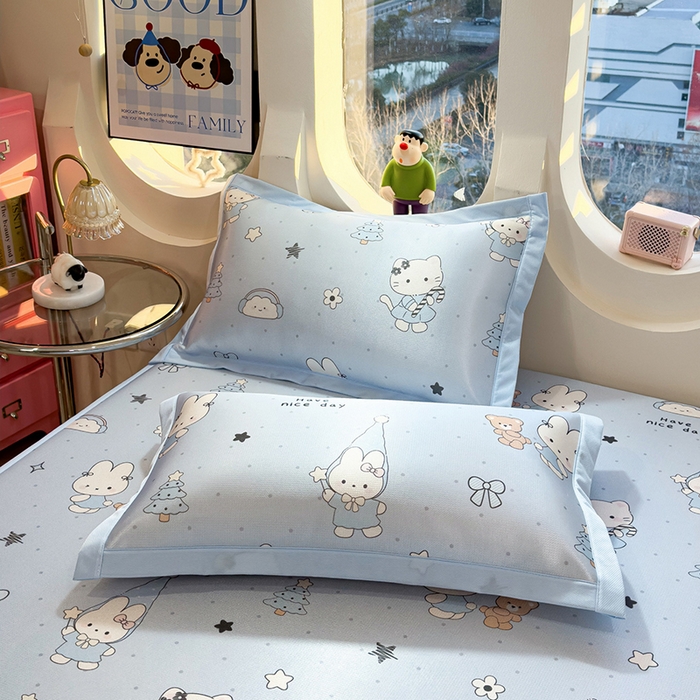 91家纺网 家纺一手货源 找家纺 丝羽坊 2026新款小版印花碳光冰丝凉席平铺款 梦幻童话