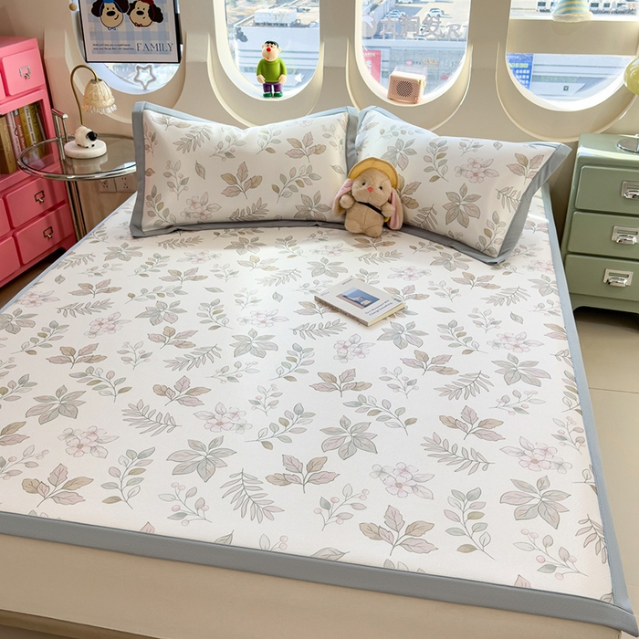 91家纺网 家纺一手货源 找家纺 丝羽坊 2026新款小版印花碳光冰丝凉席平铺款 叶伴繁花