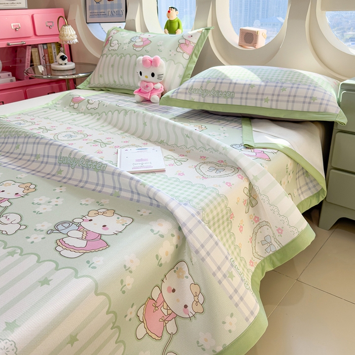 91家纺网 家纺一手货源 找家纺 丝羽坊 2026新款小版印花碳光冰丝凉席平铺款 春日猫记