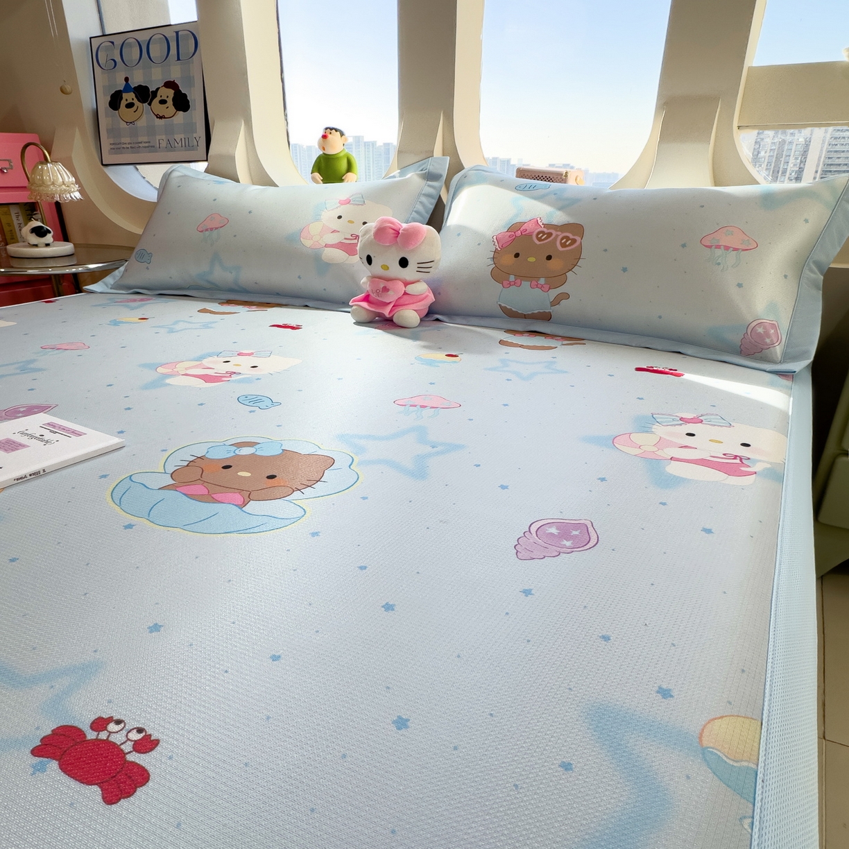 91家纺网 家纺一手货源 找家纺 丝羽坊 2026新款小版印花碳光冰丝凉席平铺款 星海萌猫