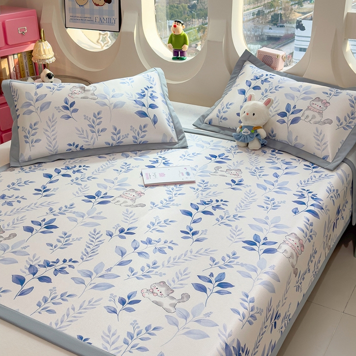 91家纺网 家纺一手货源 找家纺 丝羽坊 2026新款小版印花碳光冰丝凉席平铺款 云漫花絮