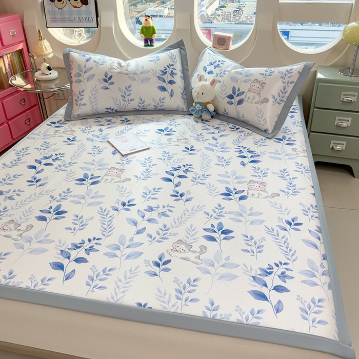 91家纺网 家纺一手货源 找家纺 丝羽坊 2026新款小版印花碳光冰丝凉席平铺款 云漫花絮