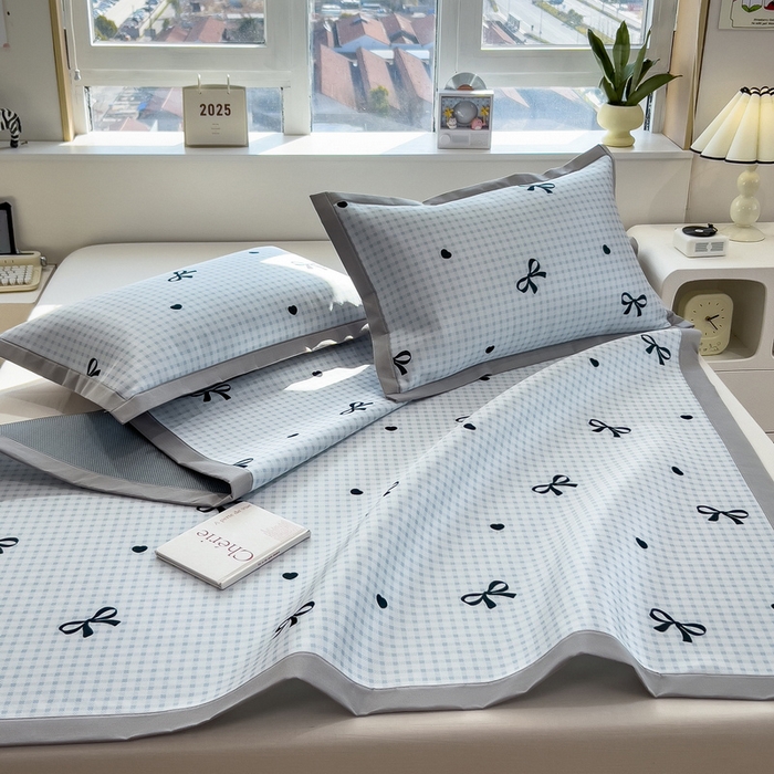 91家纺网 家纺一手货源 找家纺 丝羽坊 2026新款小版印花碳光冰丝凉席平铺款 黑蝴蝶