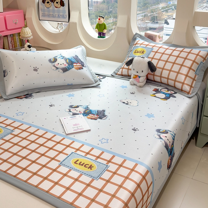 91家纺网 家纺一手货源 找家纺 丝羽坊 2026新款小版印花碳光冰丝凉席平铺款 幸运企鹅