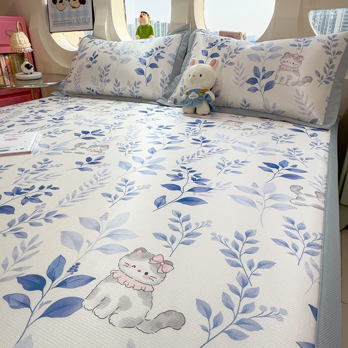 91家纺网 家纺一手货源 找家纺 丝羽坊 2026新款小版印花碳光冰丝凉席平铺款 云漫花絮