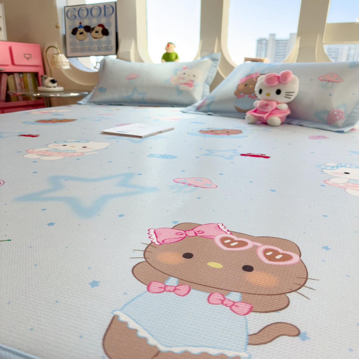 91家纺网 家纺一手货源 找家纺 丝羽坊 2026新款小版印花碳光冰丝凉席平铺款 星海萌猫