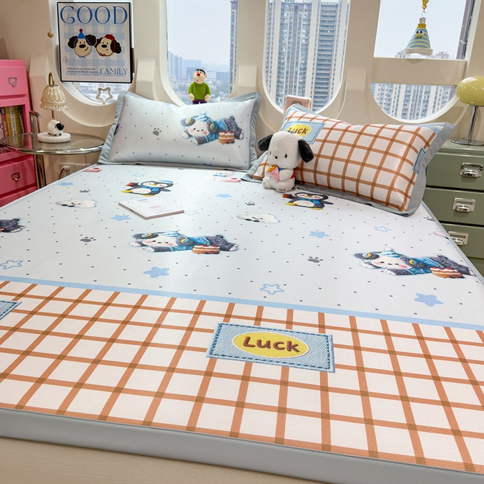 91家纺网 家纺一手货源 找家纺 丝羽坊 2026新款小版印花碳光冰丝凉席平铺款 幸运企鹅