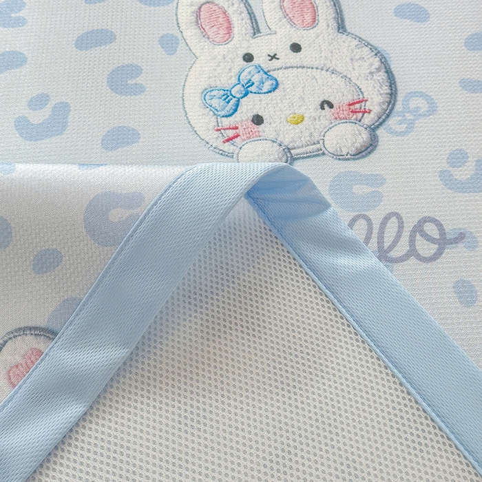 91家纺网 家纺一手货源 找家纺 丝羽坊 2026新款小版印花碳光冰丝凉席平铺款 兔猫集