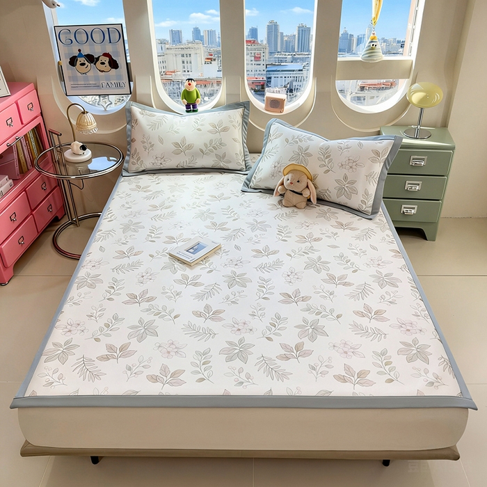 91家纺网 家纺一手货源 找家纺 丝羽坊 2026新款小版印花碳光冰丝凉席平铺款 叶伴繁花