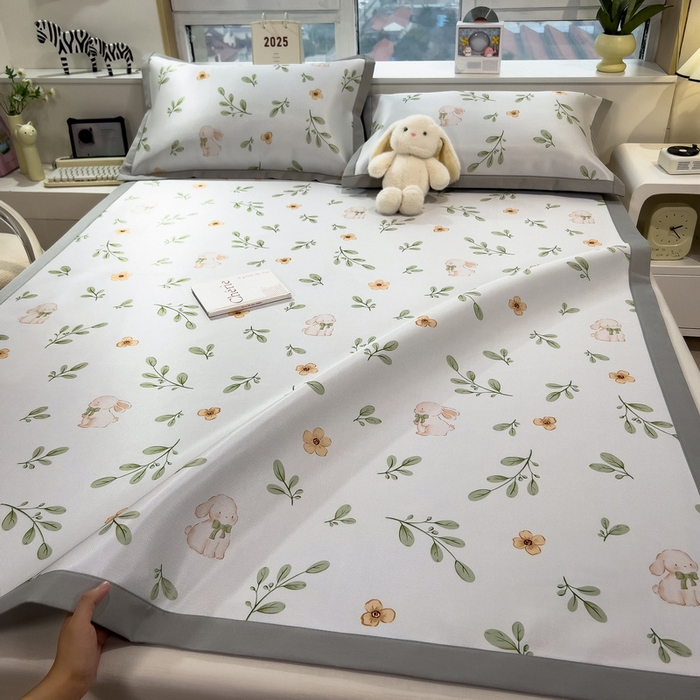 91家纺网 家纺一手货源 找家纺 丝羽坊 2026新款小版印花碳光冰丝凉席平铺款 绿叶