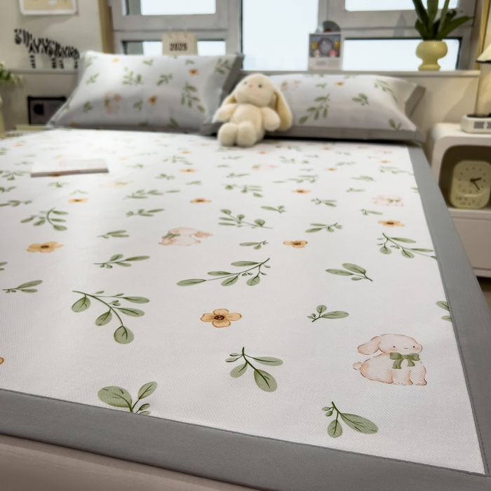 91家纺网 家纺一手货源 找家纺 丝羽坊 2026新款小版印花碳光冰丝凉席平铺款 绿叶