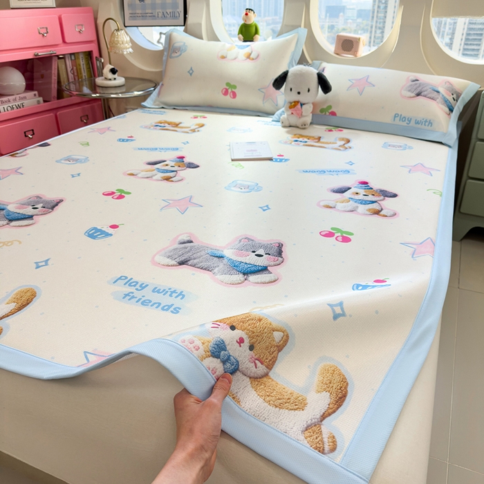 91家纺网 家纺一手货源 找家纺 丝羽坊 2026新款小版印花碳光冰丝凉席平铺款 萌宠甜心