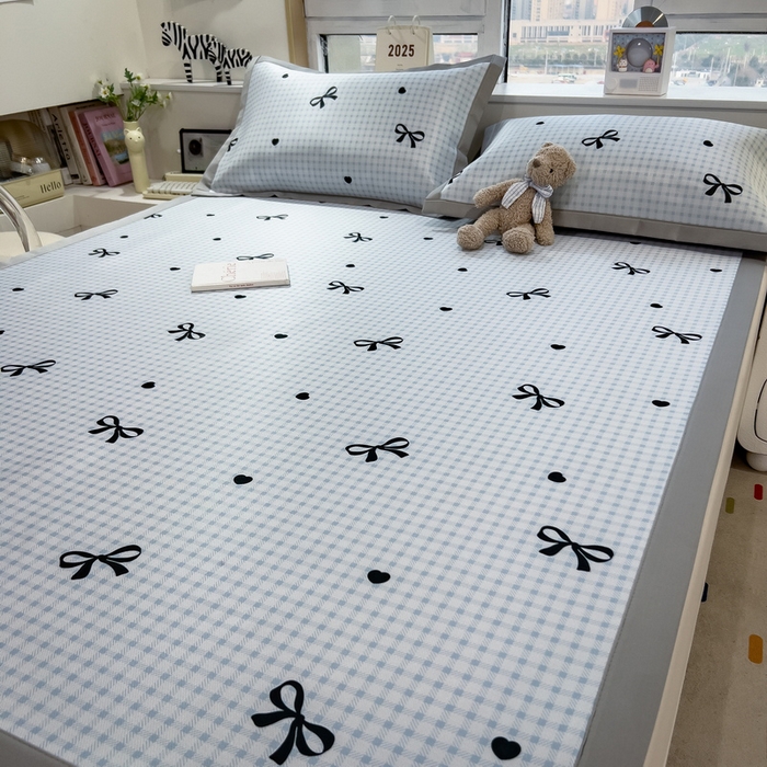 91家纺网 家纺一手货源 找家纺 丝羽坊 2026新款小版印花碳光冰丝凉席平铺款 黑蝴蝶