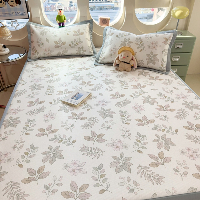 91家纺网 家纺一手货源 找家纺 丝羽坊 2026新款小版印花碳光冰丝凉席平铺款 叶伴繁花