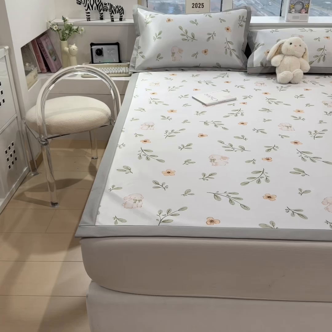 91家纺网 家纺一手货源 找家纺 丝羽坊 2026新款小版印花碳光冰丝凉席平铺款 绿叶