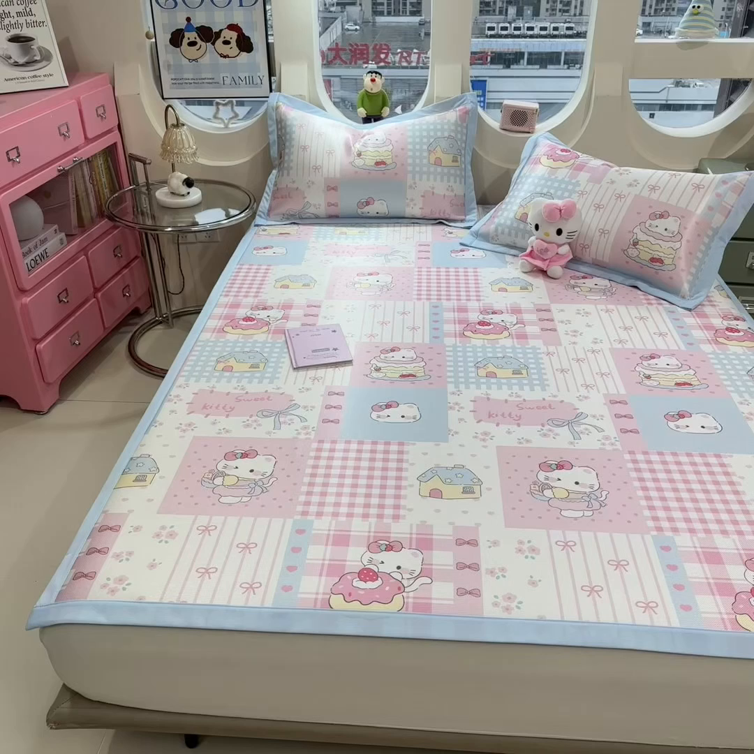 91家纺网 家纺一手货源 找家纺 丝羽坊 2026新款小版印花碳光冰丝凉席平铺款 幸运企鹅