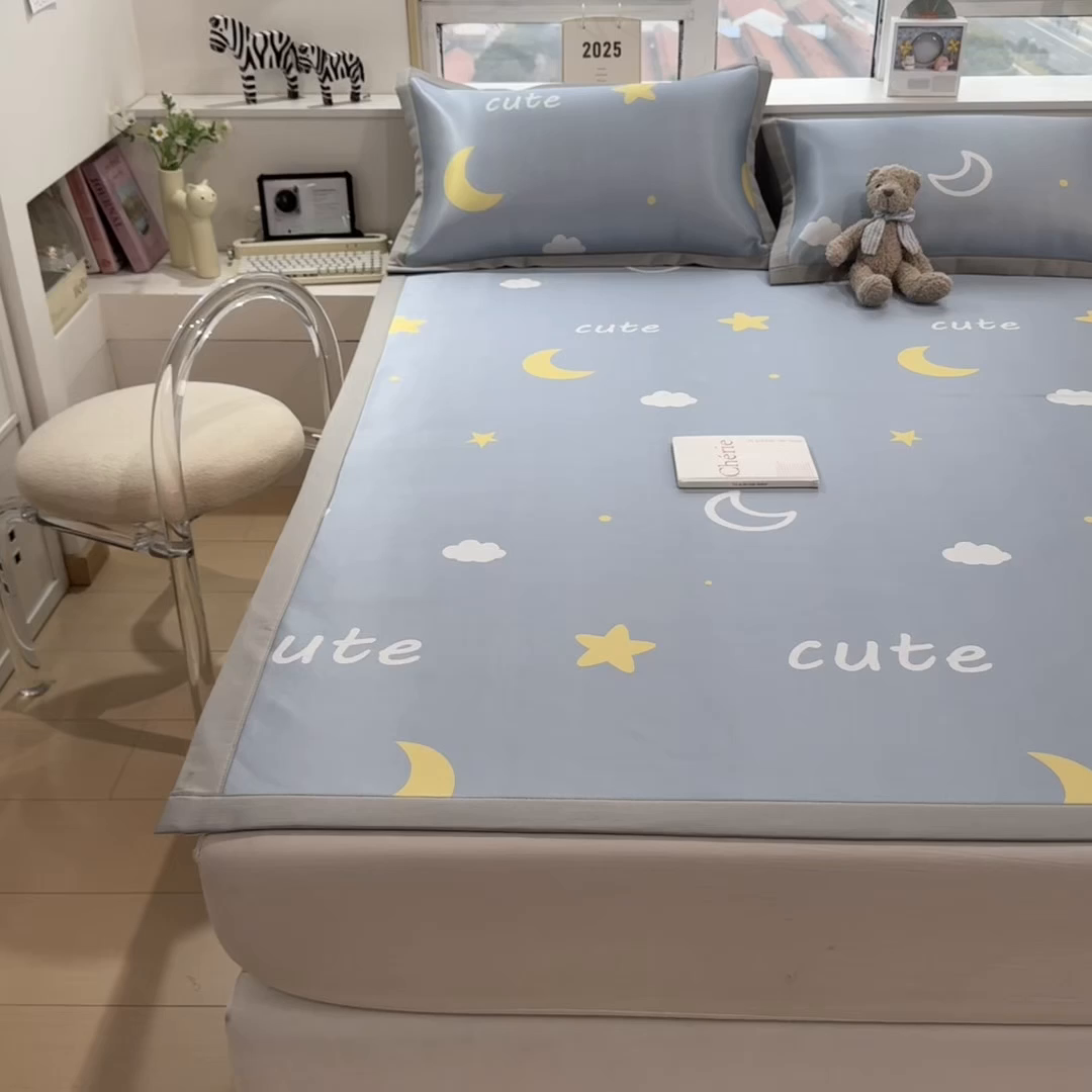 91家纺网 家纺一手货源 找家纺 丝羽坊 2026新款小版印花碳光冰丝凉席平铺款 星光灿烂