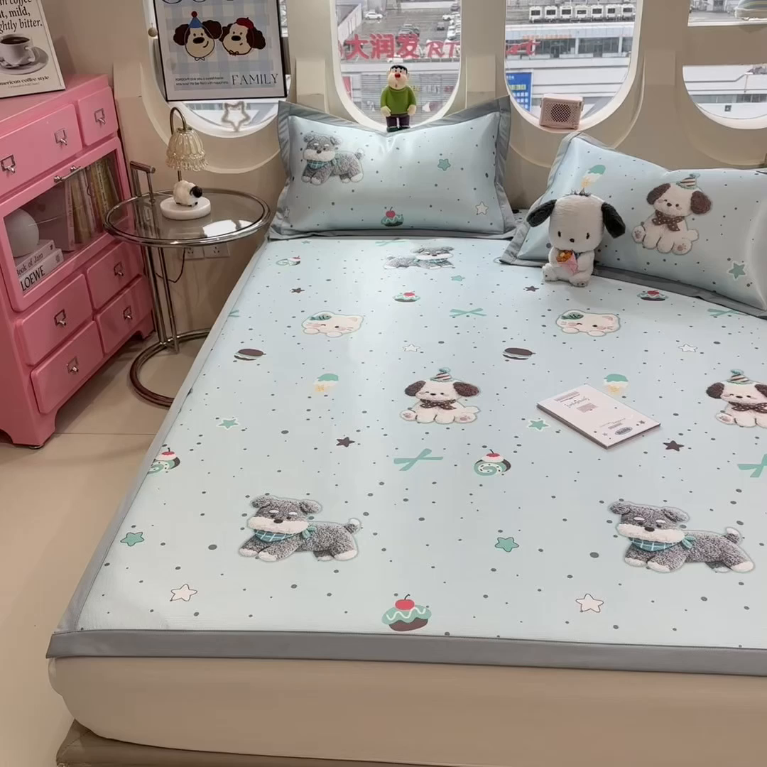 91家纺网 家纺一手货源 找家纺 丝羽坊 2026新款小版印花碳光冰丝凉席平铺款 云漫花絮