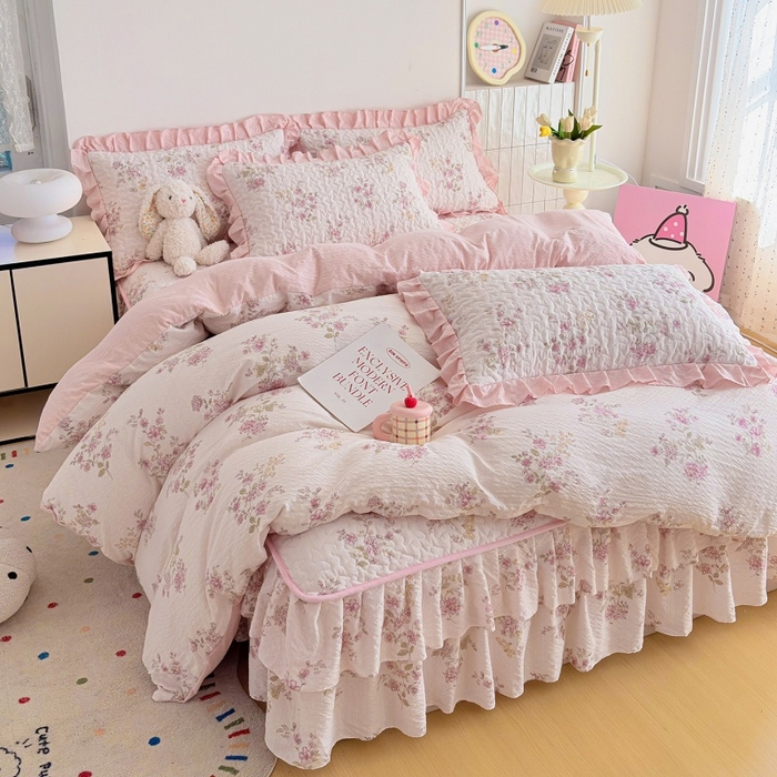 91家纺网 家纺一手货源 找家纺 铠畅 2026新款泡芙纱皱皱棉床裙款四件套 云柔 春日花园