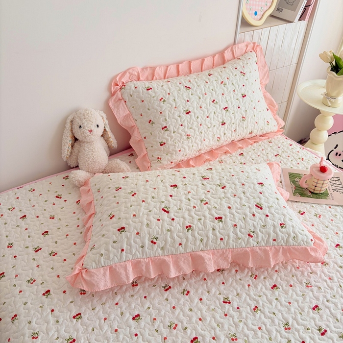 91家纺网 家纺一手货源 找家纺 铠畅 2026新款泡芙纱皱皱棉床裙款四件套 云柔 粉樱甜莓