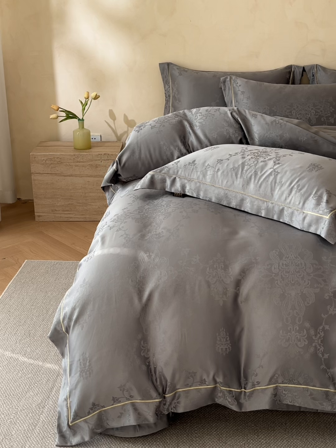 91家纺网 家纺一手货源 找家纺 大麦家纺 2026新款水洗真丝提花床盖四件套丝韵繁花 丝韵繁花-深灰