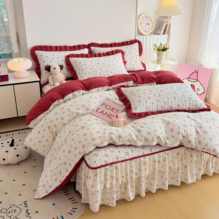 91家纺网 家纺一手货源 找家纺 铠畅 2026新款泡芙纱皱皱棉床裙款四件套 云柔 红韵玫瑰