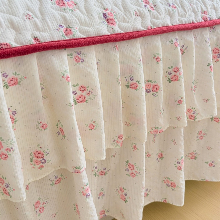 91家纺网 家纺一手货源 找家纺 铠畅 2026新款泡芙纱皱皱棉床裙款四件套 云柔 红韵玫瑰